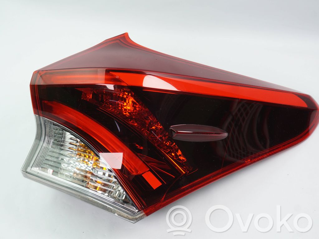 Toyota Auris E180 Lampa tylna 