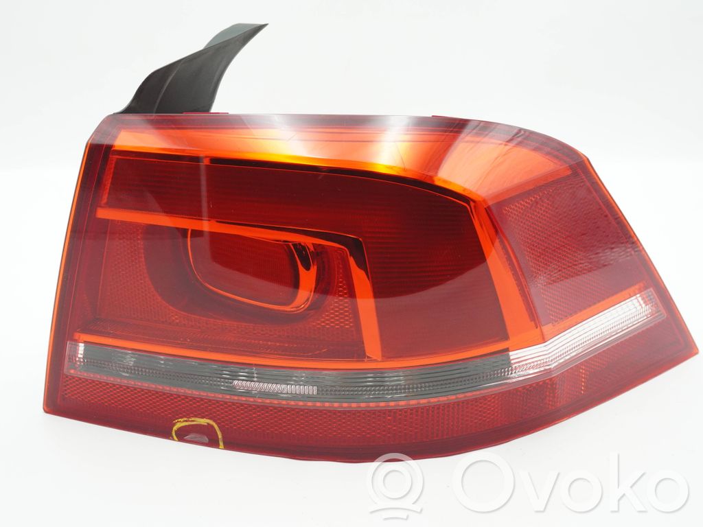Volkswagen PASSAT B7 Lampa tylna 