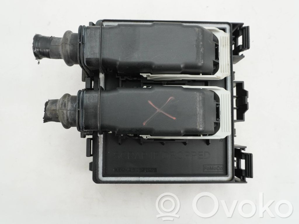 Fuse module   JX6T14D068BD