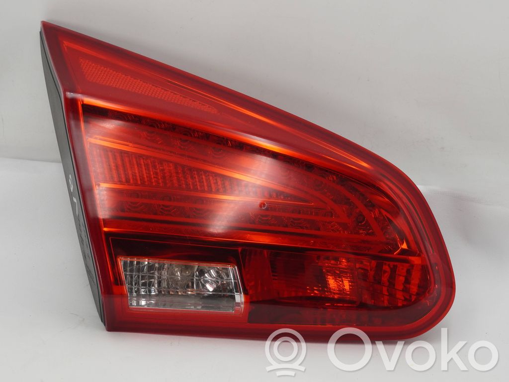 Tailgate rear/tail lights   92403A20