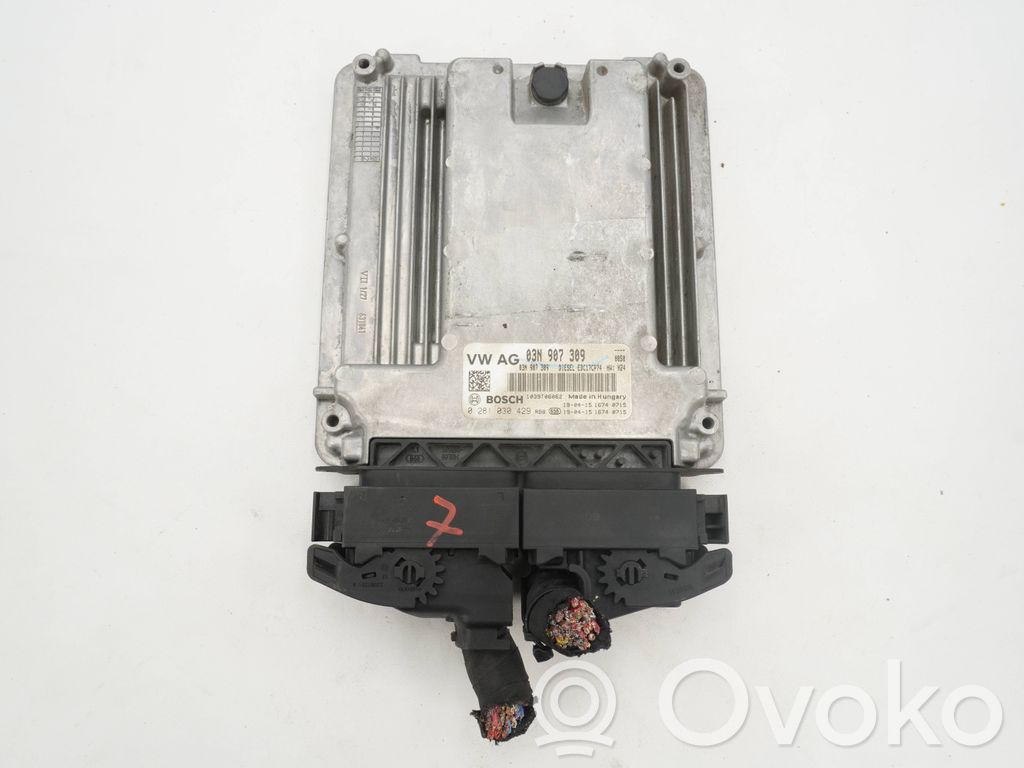 Volkswagen PASSAT B8 Engine control unit/module 