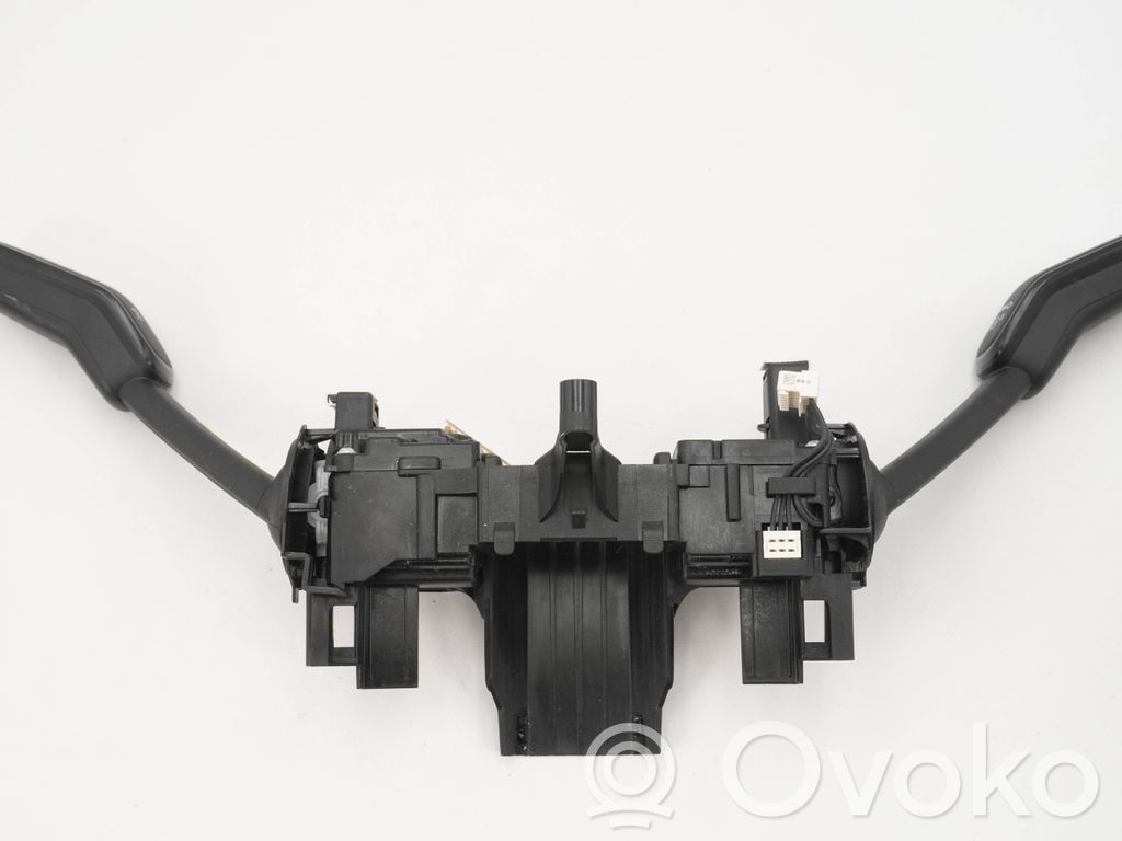 Volkswagen PASSAT B8 Interruptor/palanca de limpiador de luz de giro 