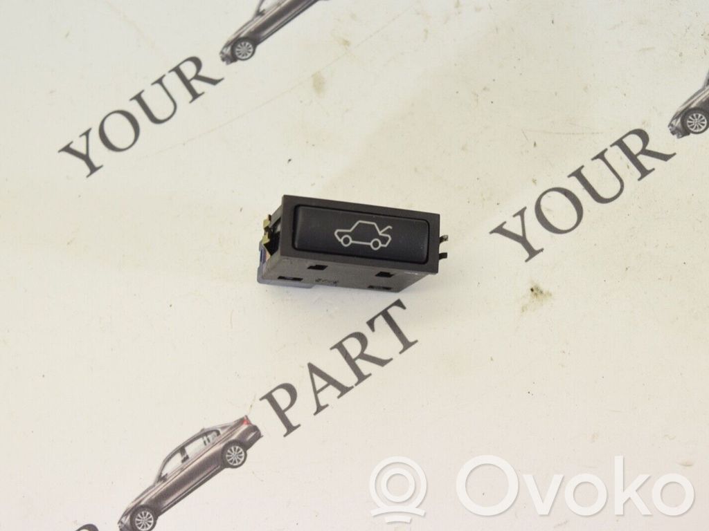 Tailgate opening switch