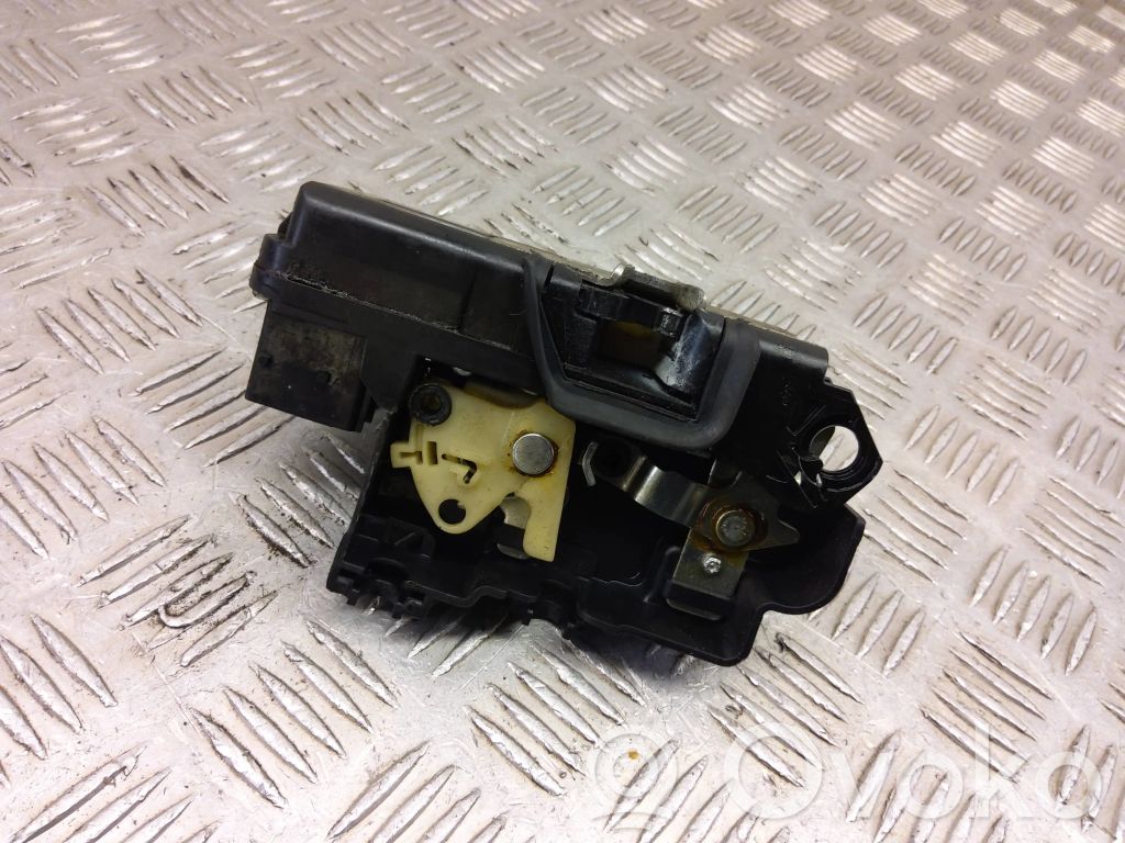 Chevrolet Captiva Front door lock 