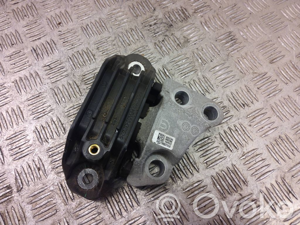 Engine mount bracket   00519997550