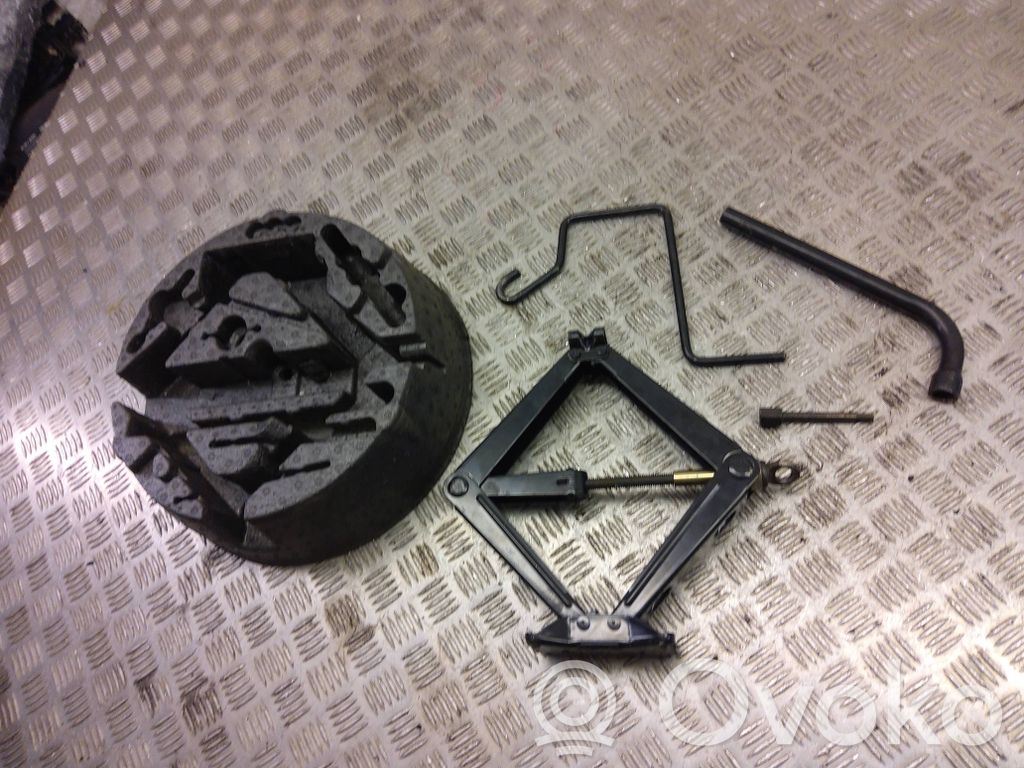 Saab 9-3 Ver2 Spare wheel mounting bracket 