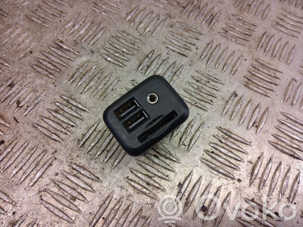 Enchufe conector USB   13526854