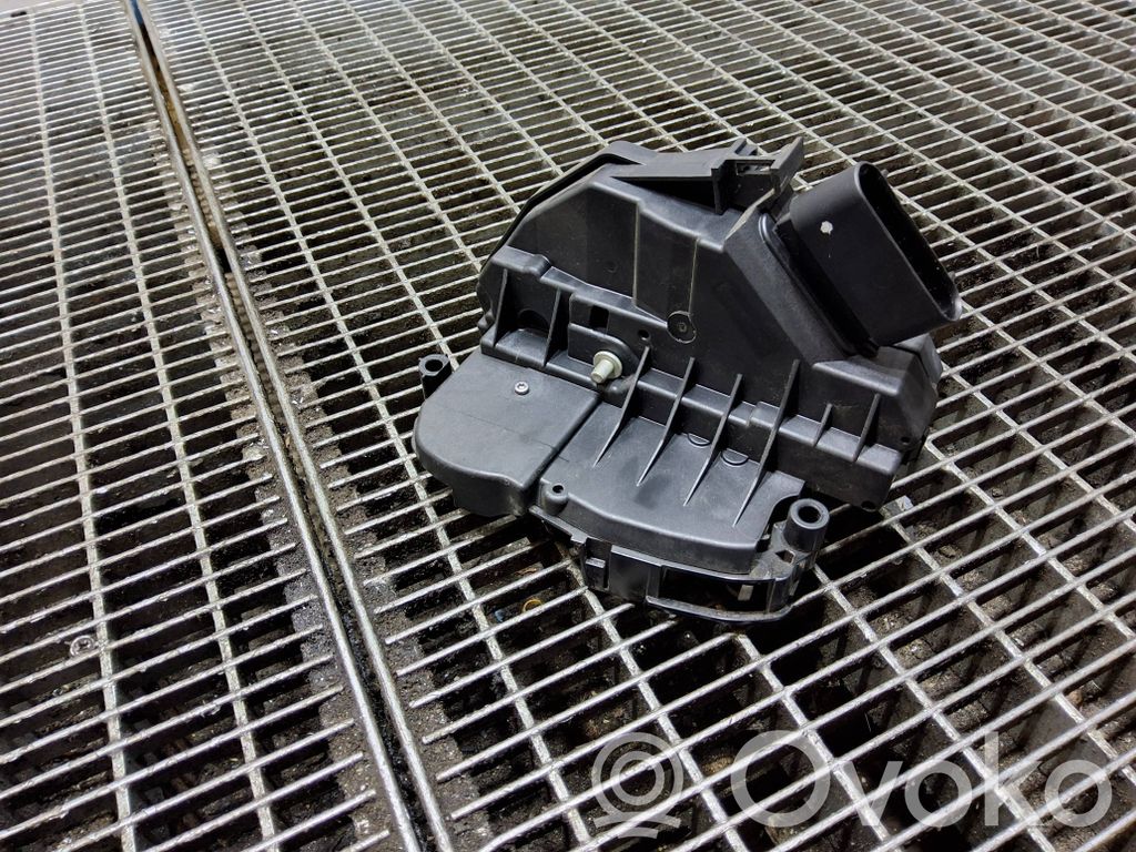 Ford Focus Priekšpusē slēdzene 