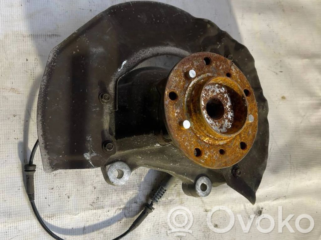 Front wheel hub   2282890