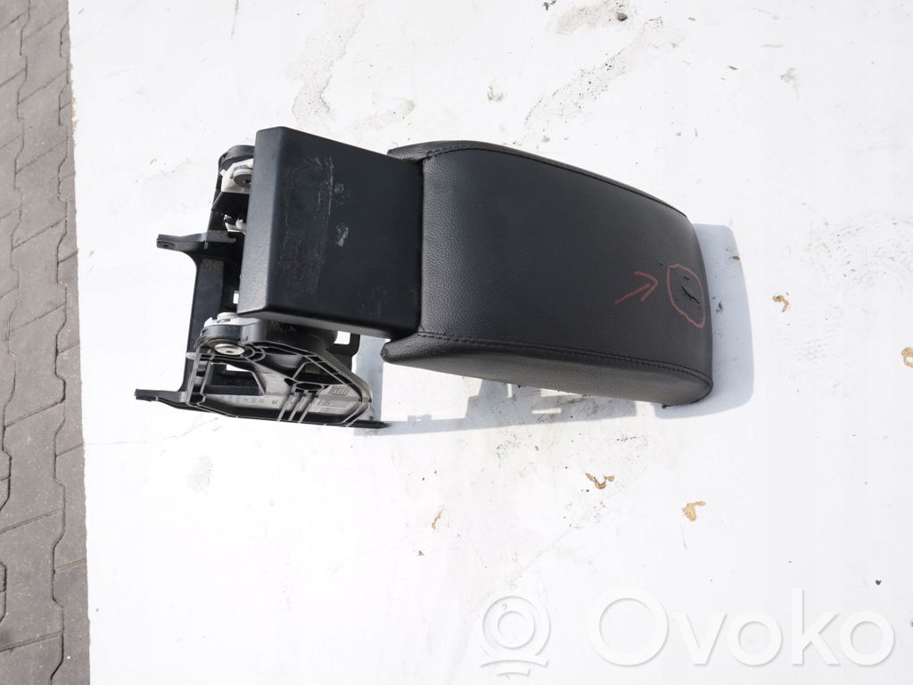 Skoda Octavia Mk3 (5E) Armrest 