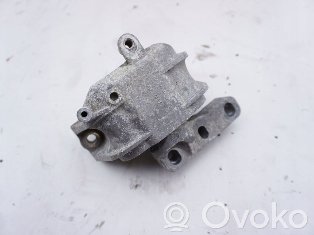 Skoda Superb B6 (3T) Engine mount bracket 