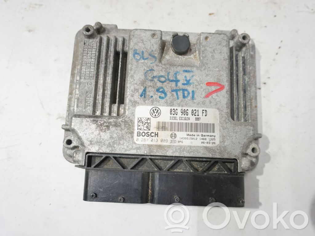 Volkswagen Golf V Engine control unit/module 