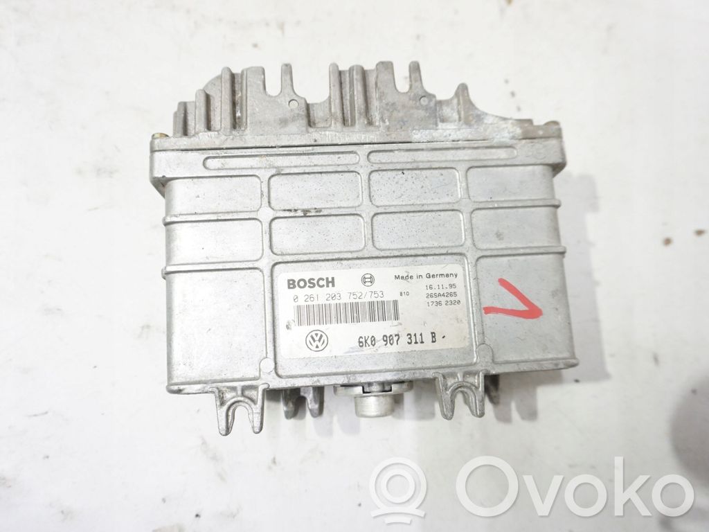 Volkswagen Golf III Engine control unit/module 