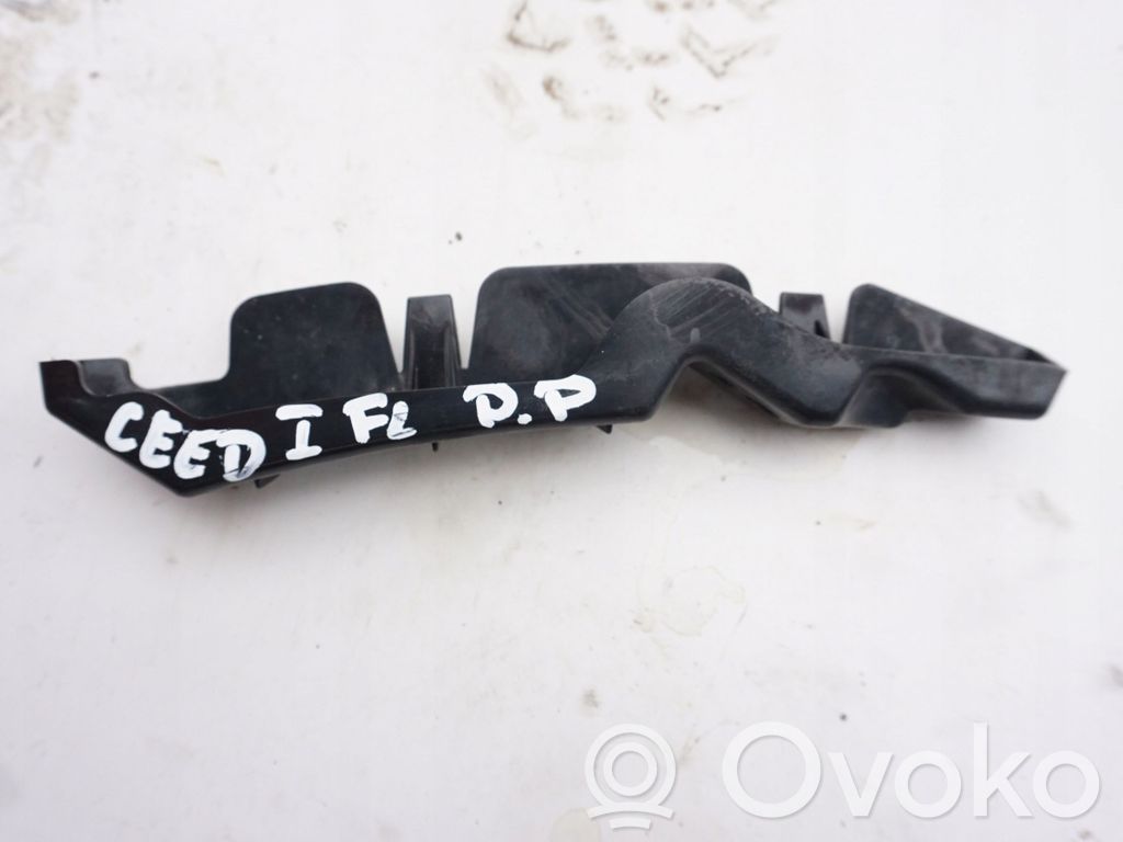 Front bumper mounting bracket   LIZG