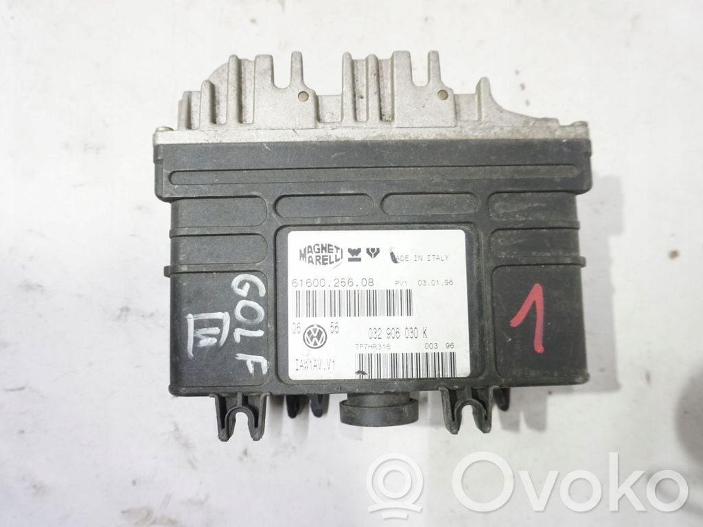 Volkswagen Golf III Engine control unit/module 