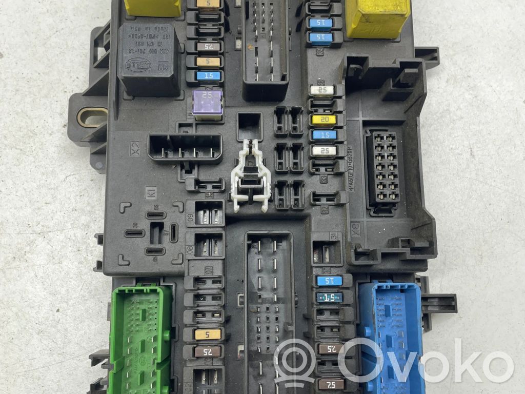 Opel Zafira B Juego de caja de fusibles 