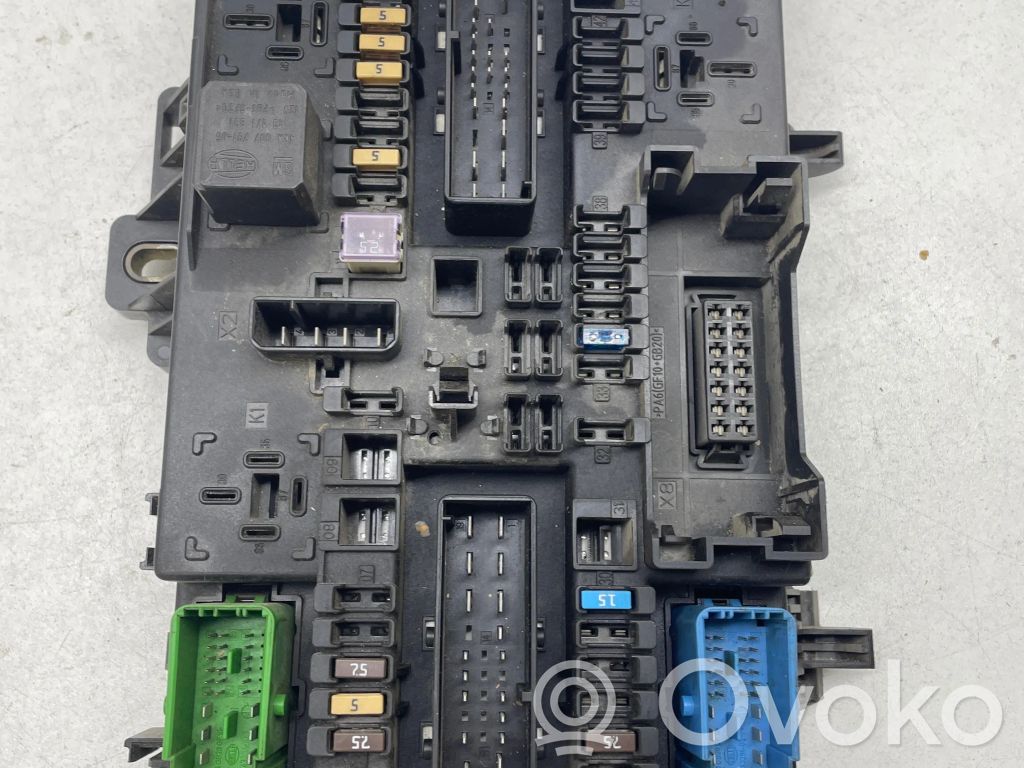 Opel Zafira B Fuse module 