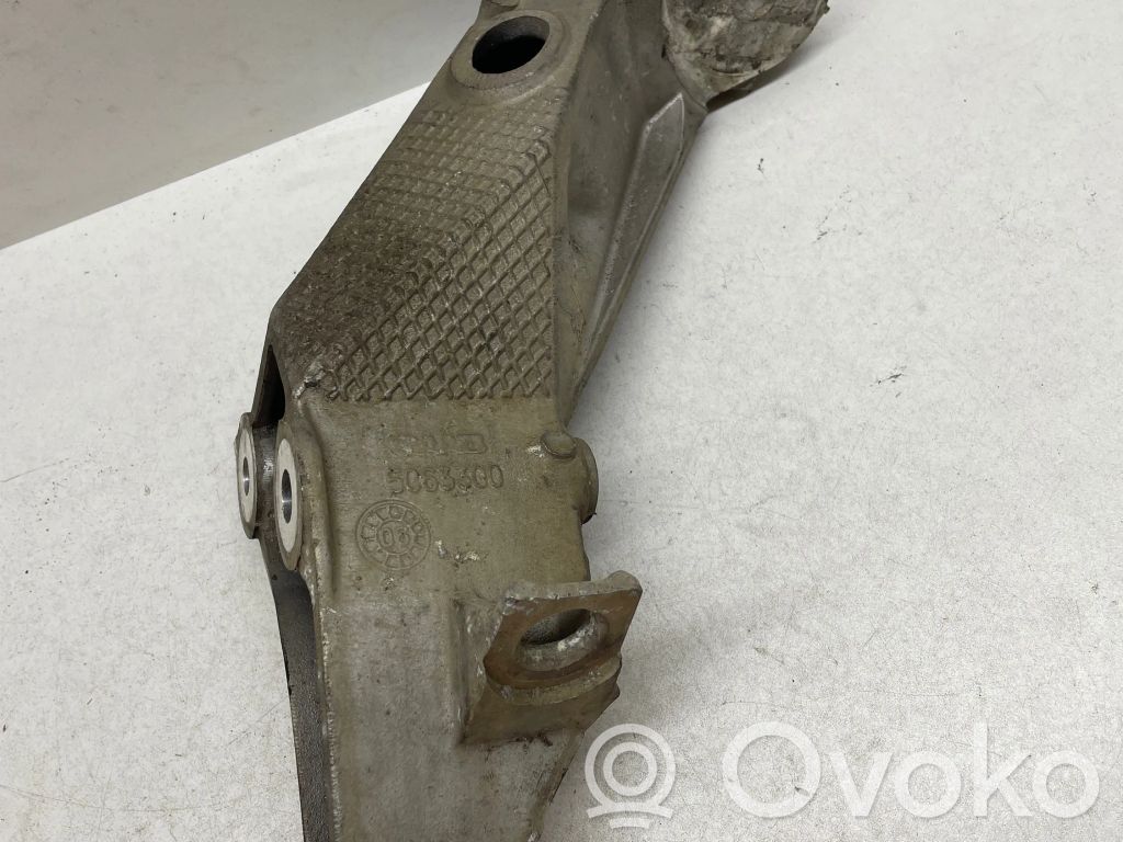 Saab 9-5 Engine mounting bracket 