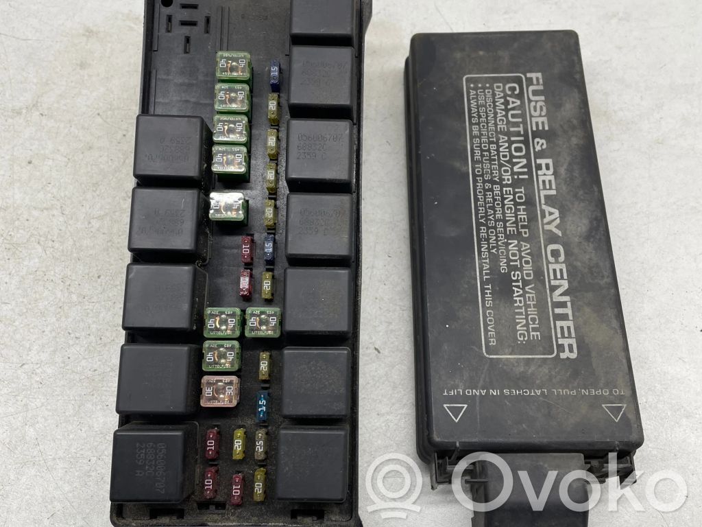 Chrysler Voyager Fuse box set 