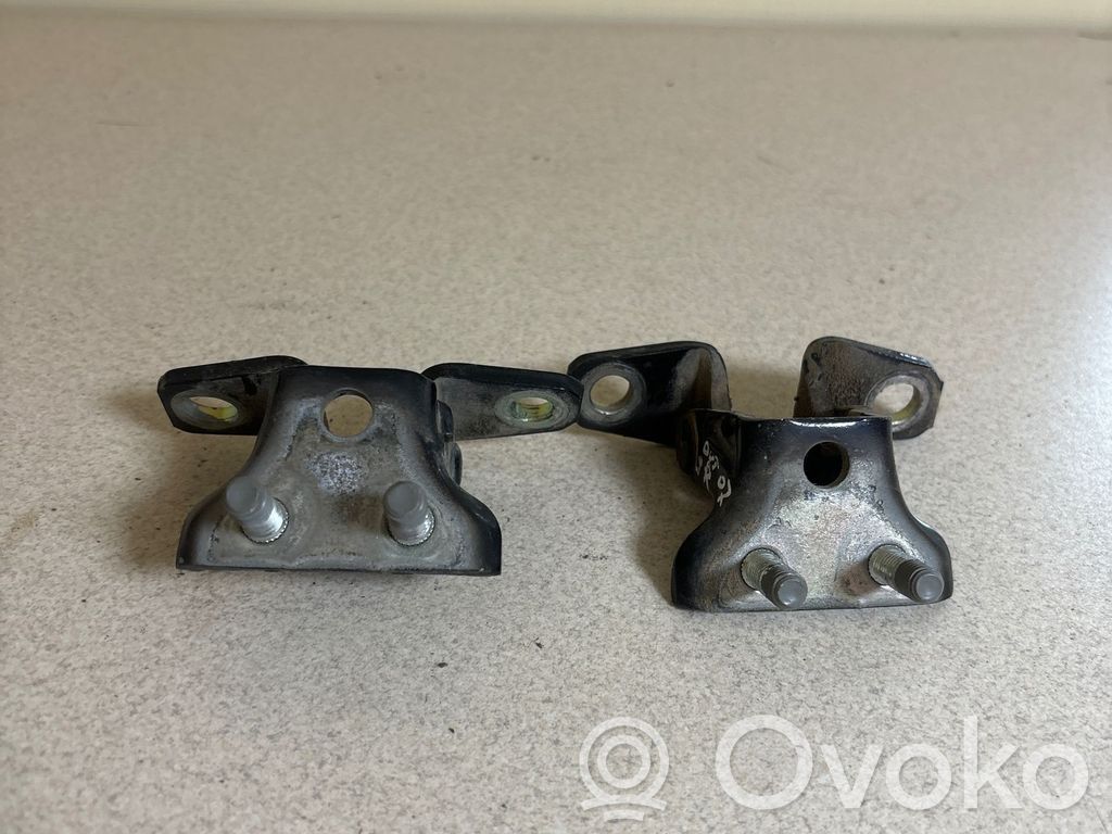 Mitsubishi Outlander Tailgate/trunk/boot hinge 