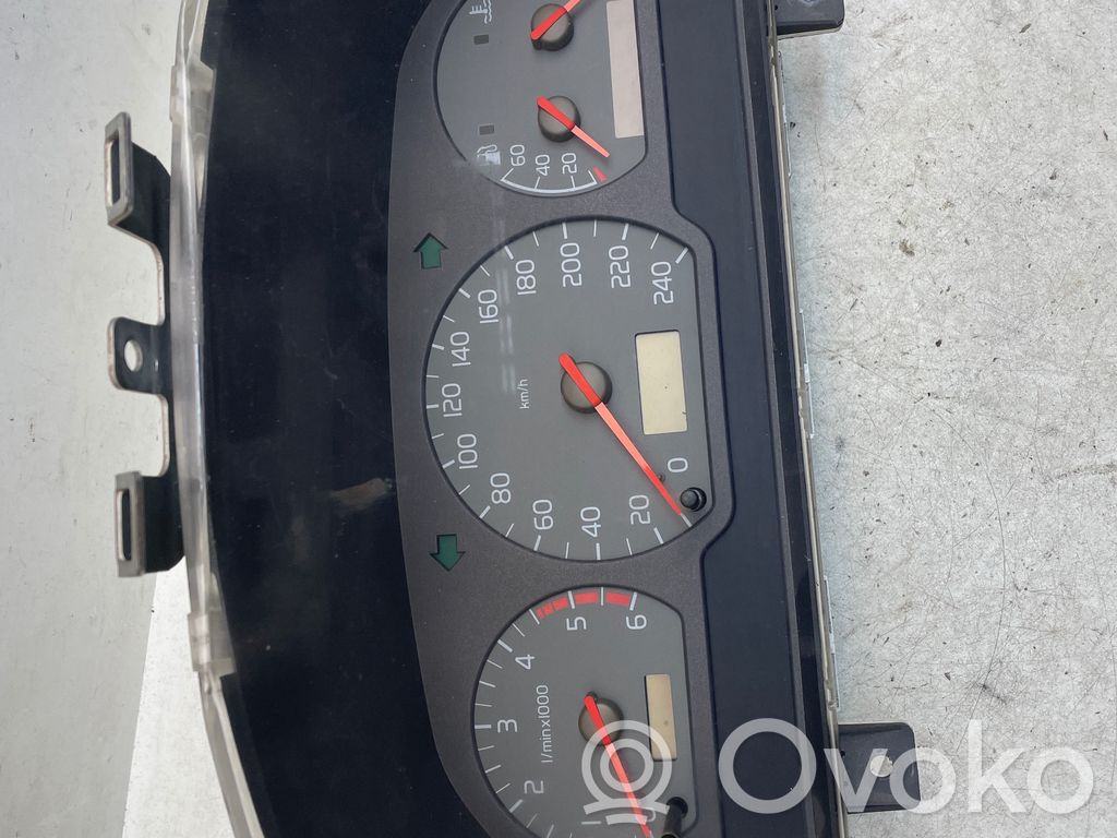 Volvo S40, V40 Spidometrs (instrumentu panelī) 