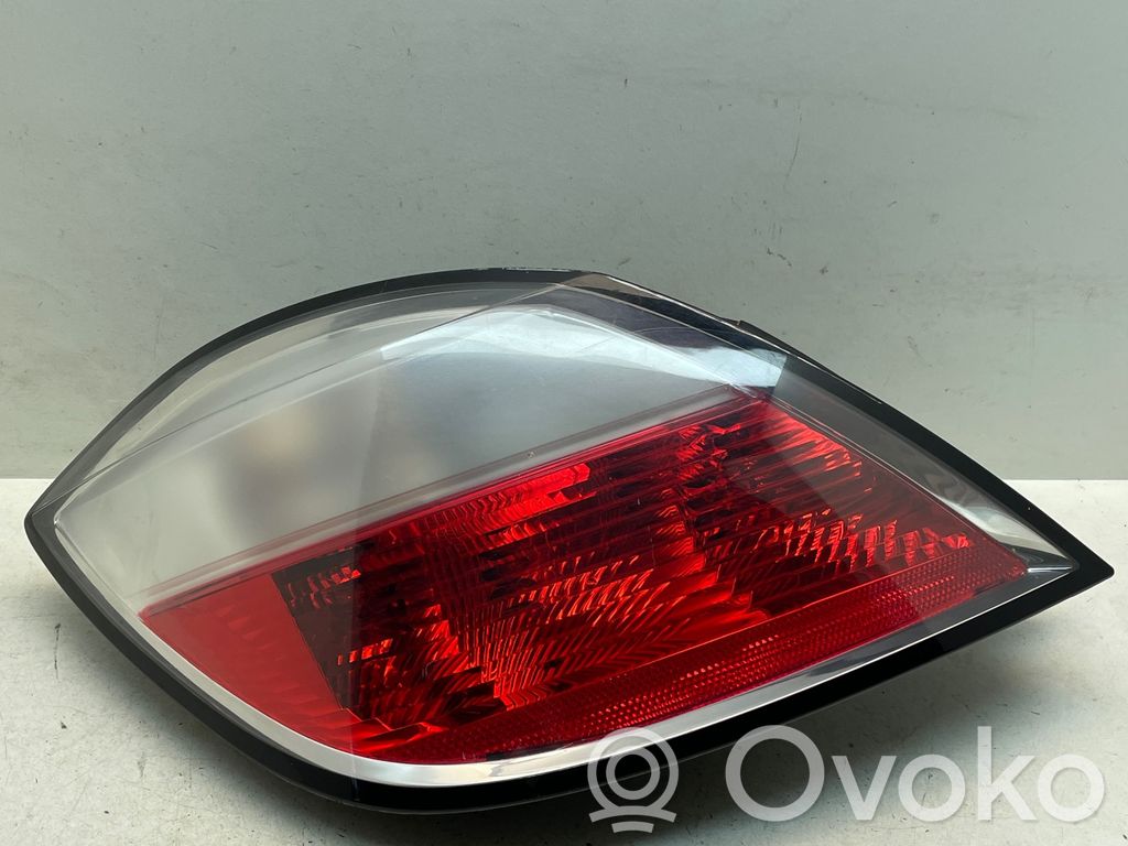 Opel Astra H Задний фонарь в кузове 