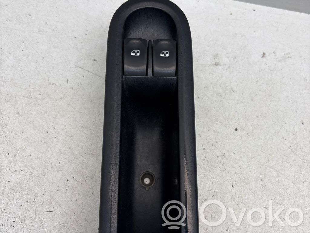 Renault Clio III Electric window control switch 
