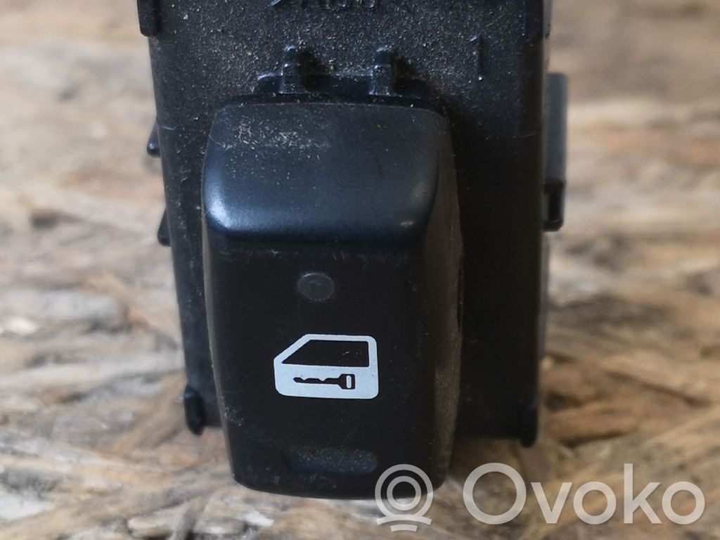 Lexus RX 300 Central locking switch button 