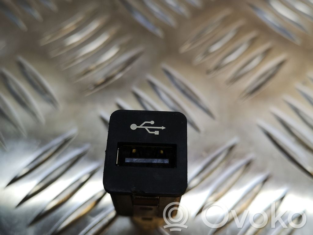 BMW X5 E70 USB socket connector 