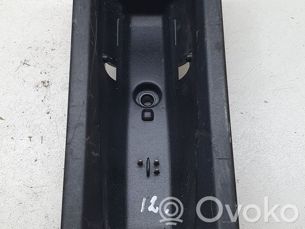 Peugeot Partner Kita salono detalė 