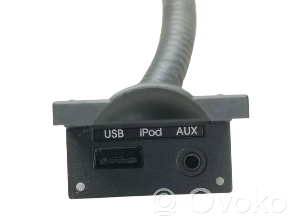 Hyundai i30 Enchufe conector entrada auxiliar 
