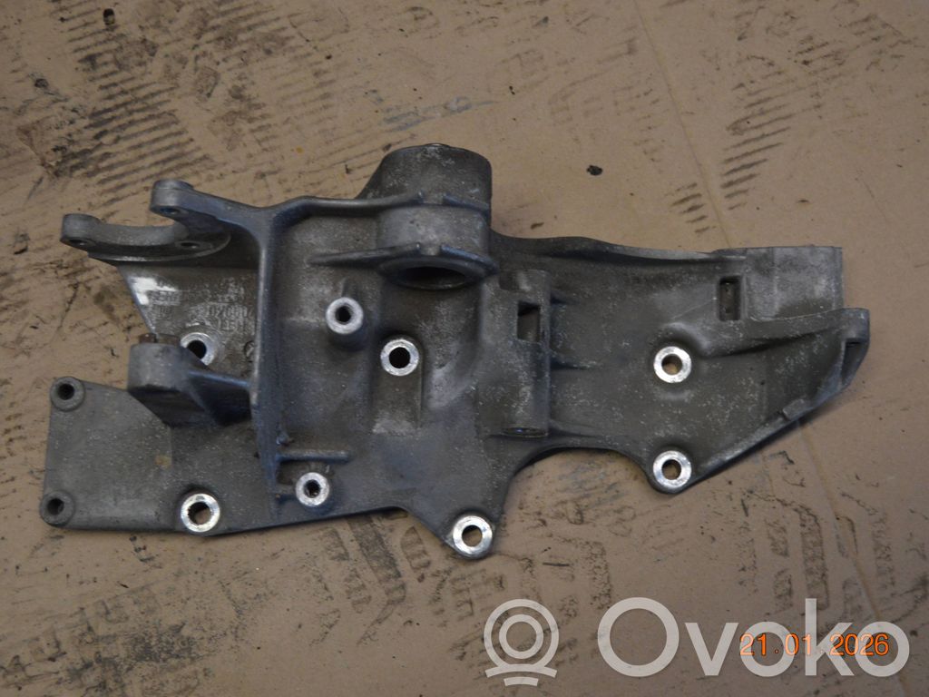 Volkswagen PASSAT B5 Suport motor 