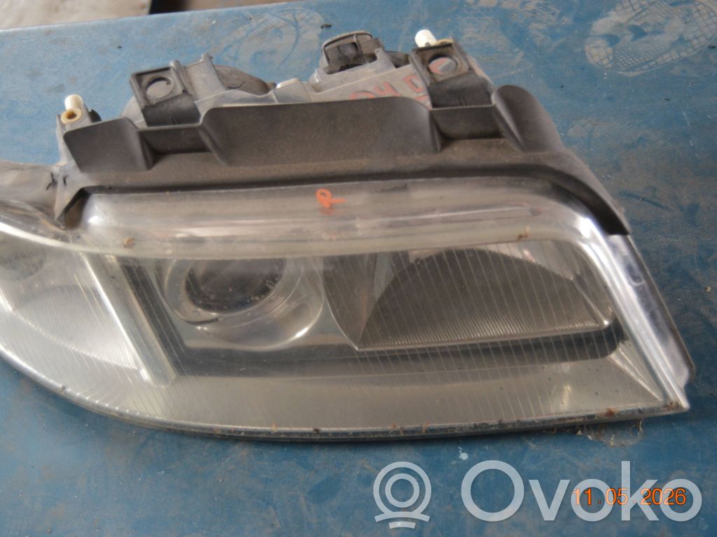 Audi A4 S4 B5 8D Phare frontale 