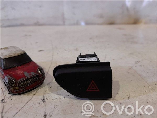 Renault Clio IV Avārijas lukturu slēdzis 