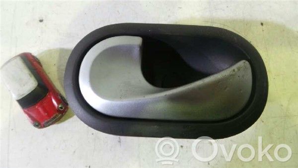 Renault Clio III Priekinė atidarymo rankenėlė vidinė 