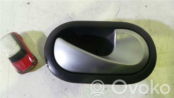 Renault Clio III Priekinė atidarymo rankenėlė vidinė 