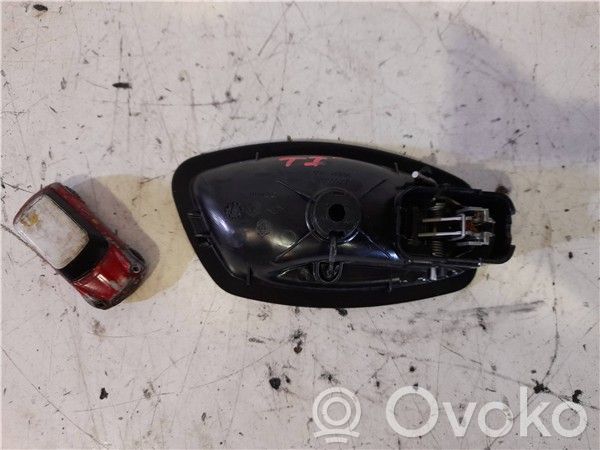 Renault Clio IV Iekšējais atvēršanas rokturītis 