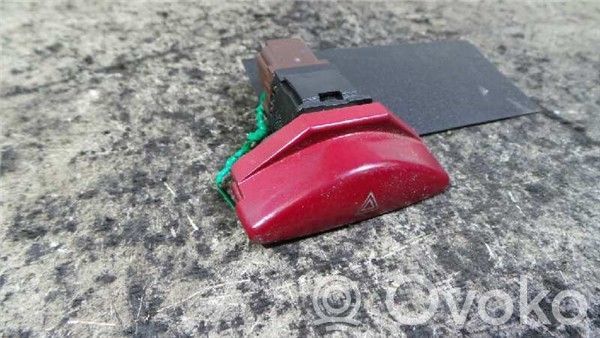 Citroen C5 Hätävilkkujen kytkin 