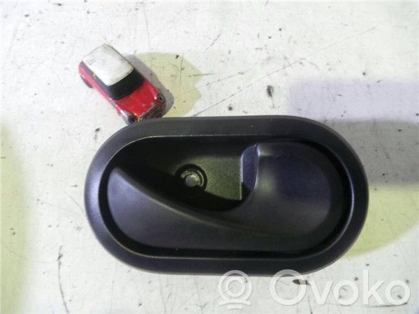 Dacia Duster Manecilla interna puerta delantera 