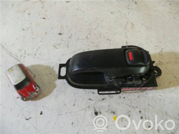 Nissan Tiida C11 Manecilla interna puerta trasera 