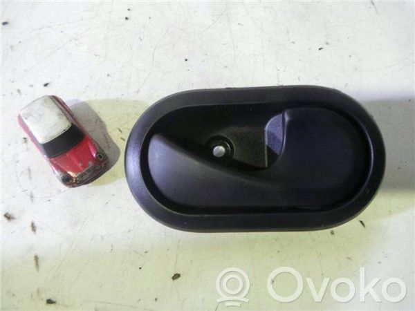 Dacia Duster Manecilla interna puerta trasera 