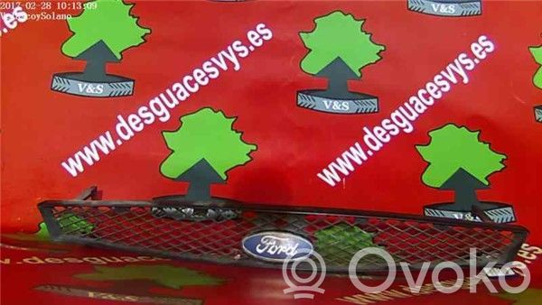 Ford Focus Bonnet/hood grill 