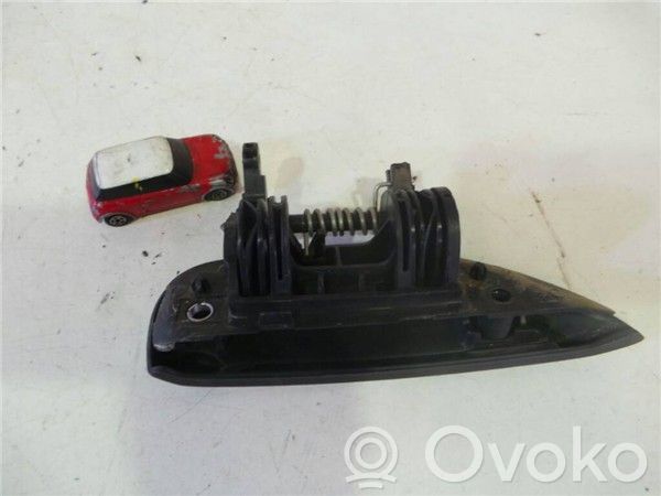 Dacia Sandero Manecilla externa puerta trasera 