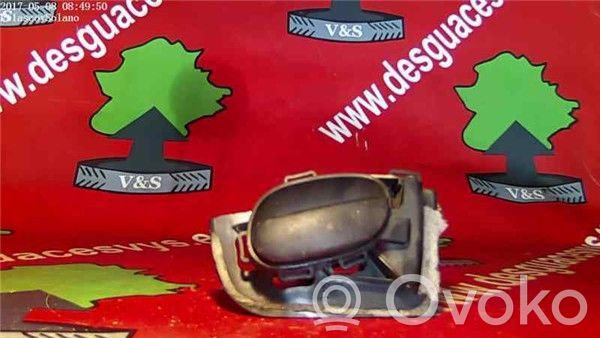 Peugeot 206 Rear door interior handle 