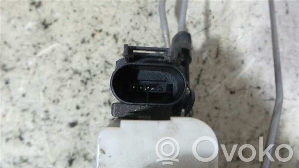 Audi A4 S4 B5 8D Priekšpusē slēdzene 