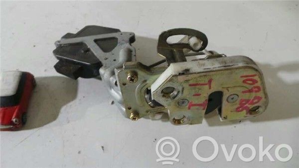 Mitsubishi Galant Cerradura de puerta trasera 