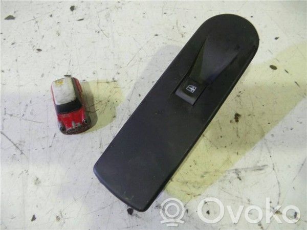 Renault Clio IV Elektrisko logu slēdzis 