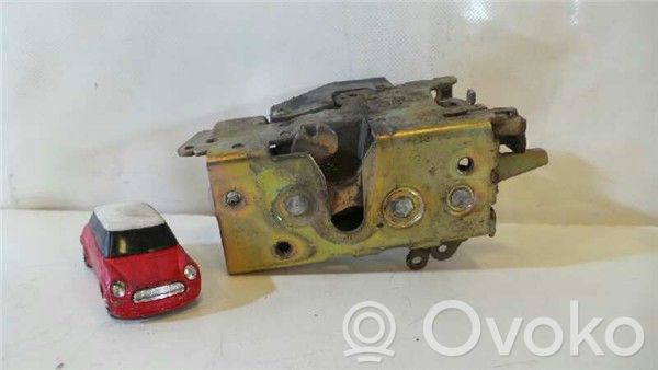 Mercedes-Benz Sprinter W901 W902 W903 W904 Zamek drzwi przednich 