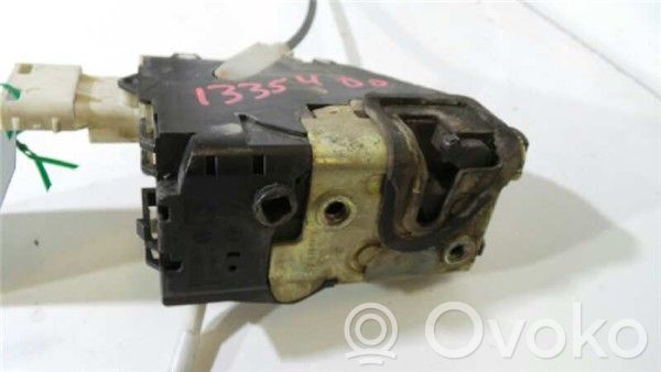 Peugeot 407 Priekšpusē slēdzene 
