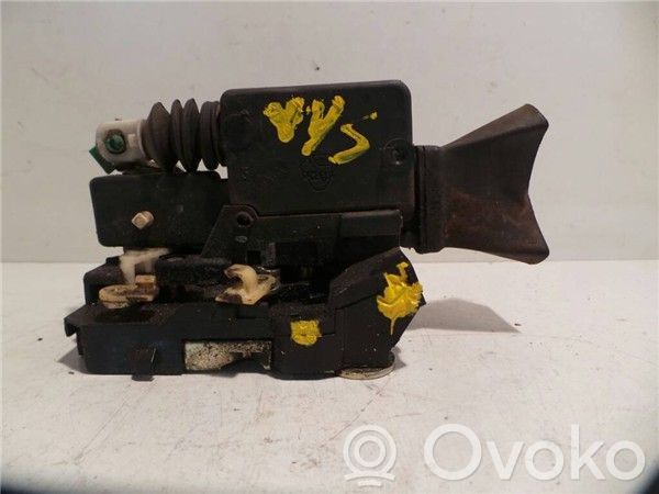 Renault Safrane Priekšpusē slēdzene 